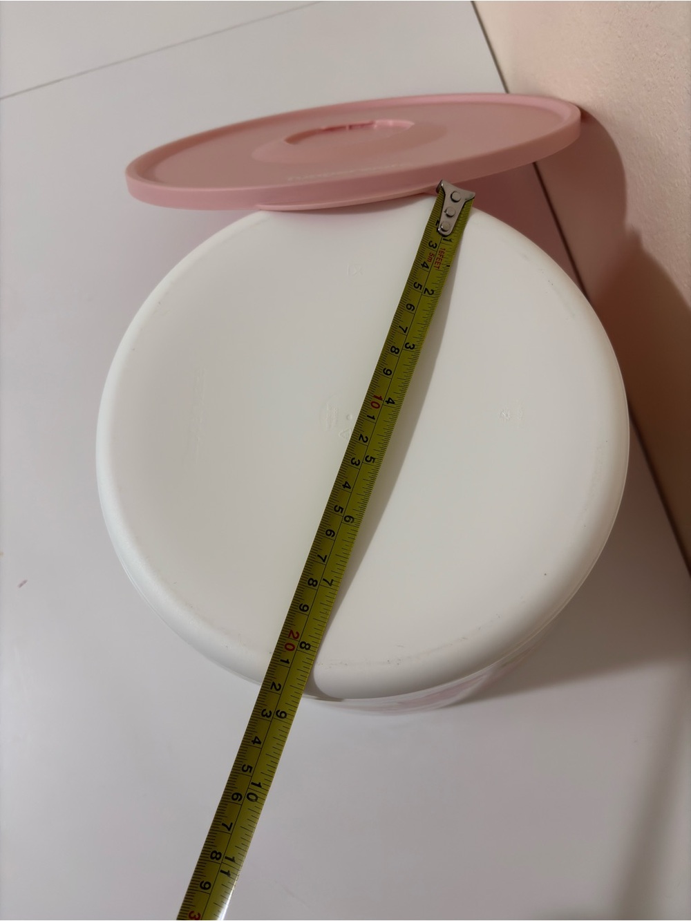 TUPPERWARE SERVING BOWL 6.6L. 28 CUP PINK CARNATION FLOWERS - Picture 10 of 14